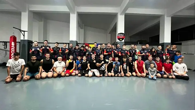 Sala FightAcademy Pitești - Club sportiv de lupte cu echipament modern pentru kickboxing, MMA și BJJ